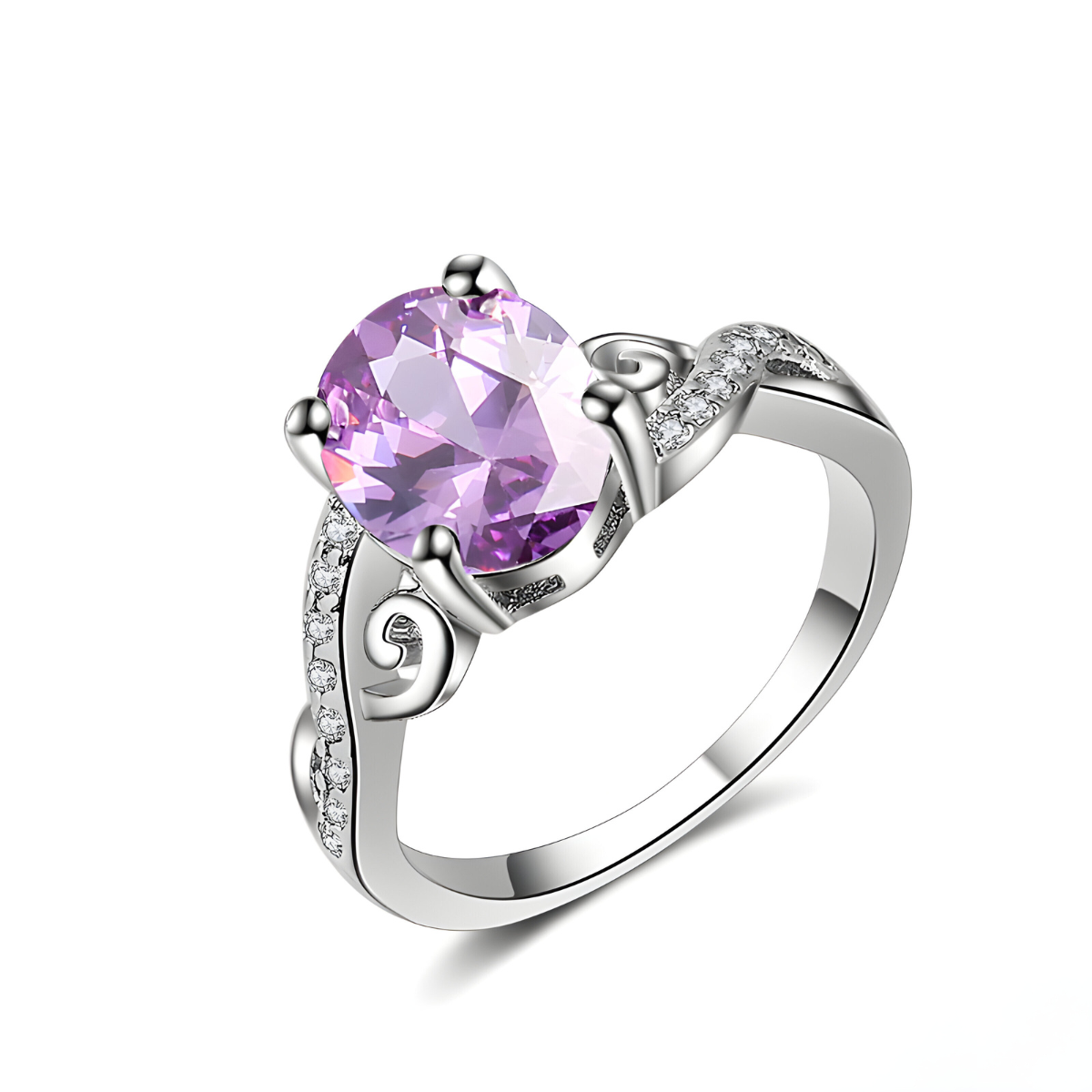 bague améthyste argent avec pierre ovale violet clair sertie sur anneau décoré de volutes et oxydes blancs incrustés