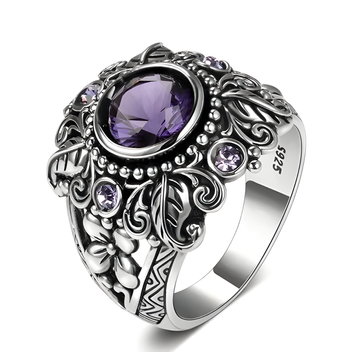 bague améthyste argent massif avec pierre ronde violette centrale et motifs floraux sculptés sur large monture argentée poinçonnée 925