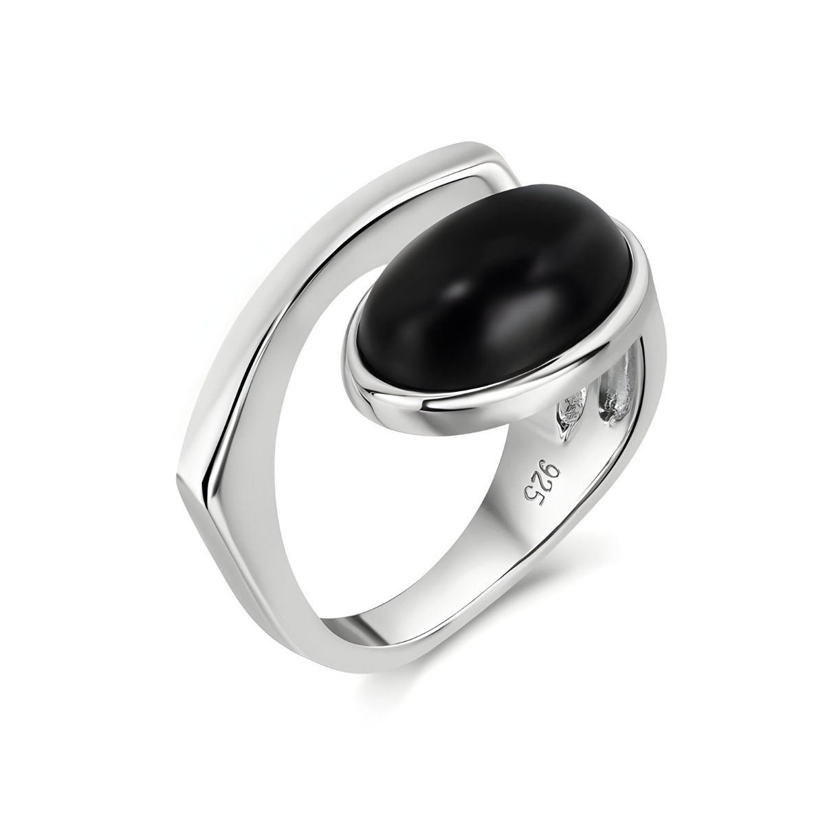 bague obsidienne avec pierre noire ovale lisse sertie sur monture argentée au design ouvert avec anneau courbé et minimaliste