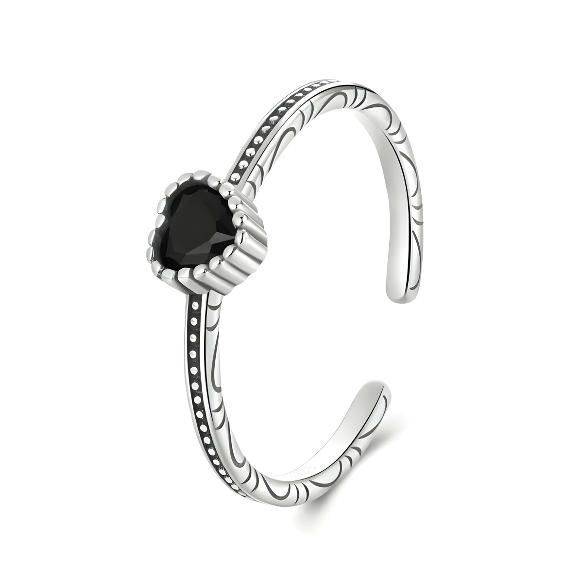 bague obsidienne avec pierre noire en forme de cœur sertie sur anneau argenté fin ouvert décoré de motifs gravés et billes métalliques