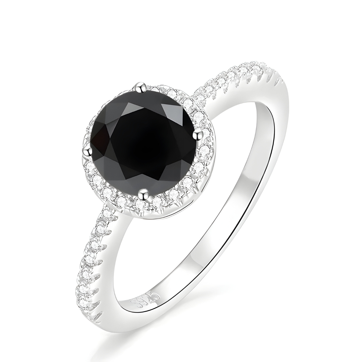 bague obsidienne avec pierre noire ronde facettée entourée de petits oxydes sur monture argentée sertie jusqu’à l’anneau