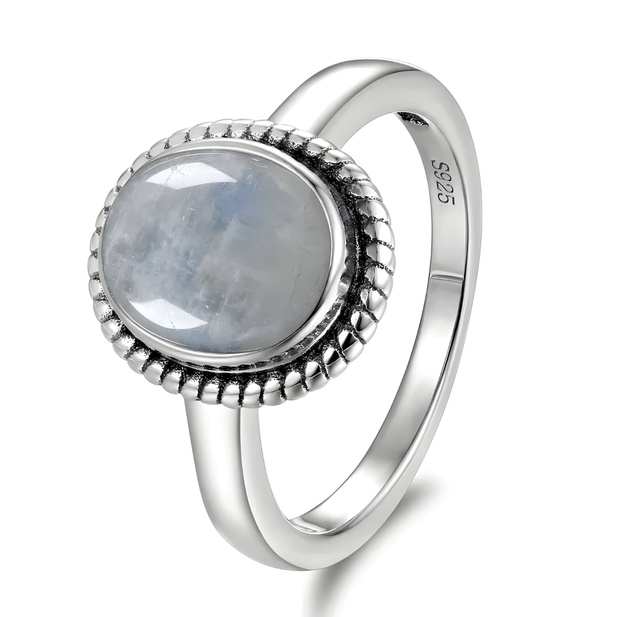 Bague pierre de lune argent ronde cabochon montée sur anneau argenté avec monture perlée en relief autour de la pierre