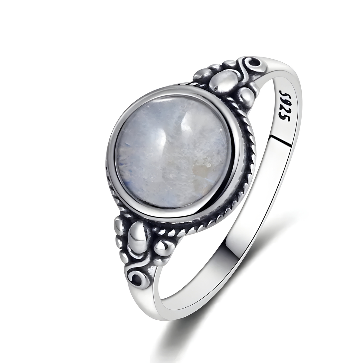Bague pierre de lune argent avec pierre ronde sertie sur monture finement gravée en argent 925 au style ethnique