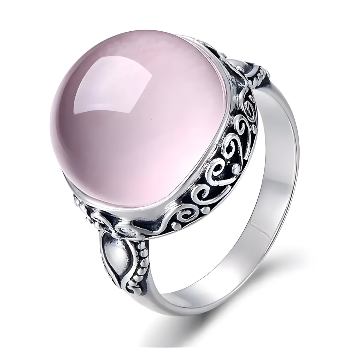 Bague quartz rose argent ovale cabochon montée sur anneau argenté avec monture sculptée de motifs floraux et perlés