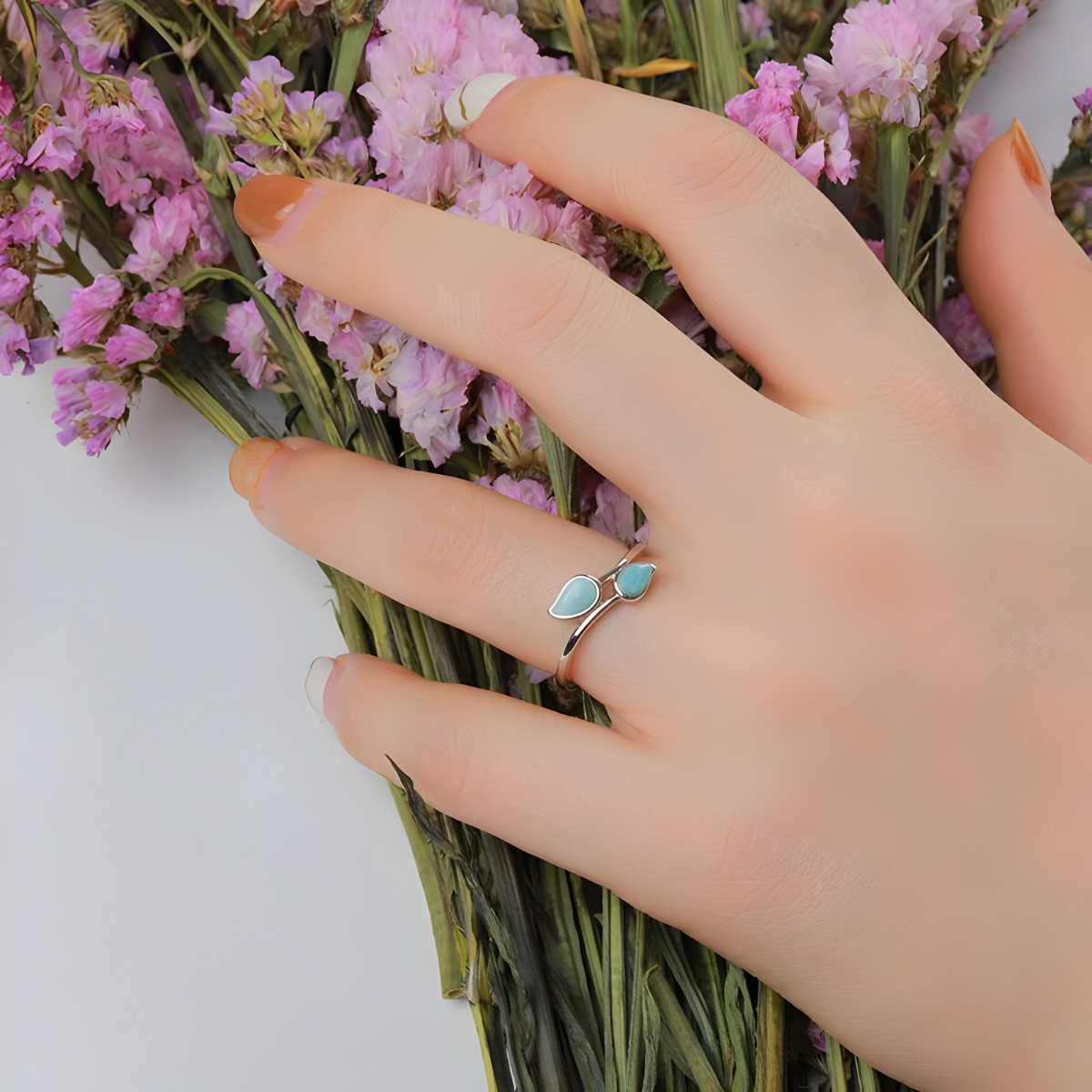 Bague aigue marine cocktail en argent avec deux pierres bleues en forme de goutte