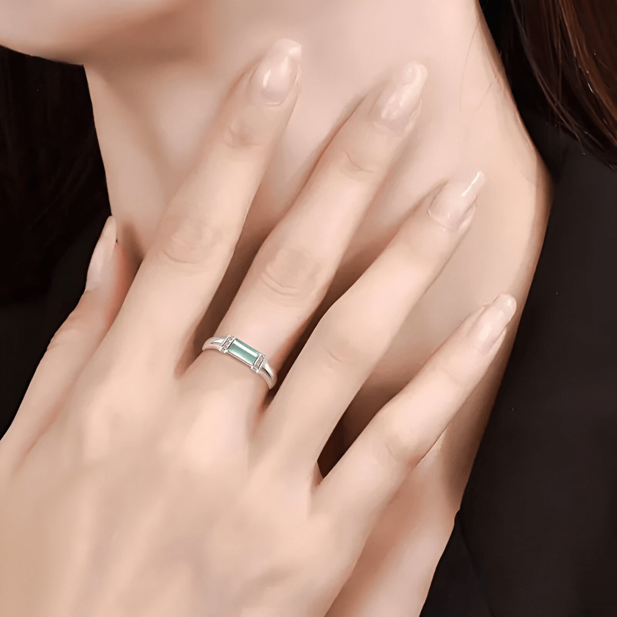 ague amazonite argent avec pierre rectangulaire verte montée sur anneau argenté élégant