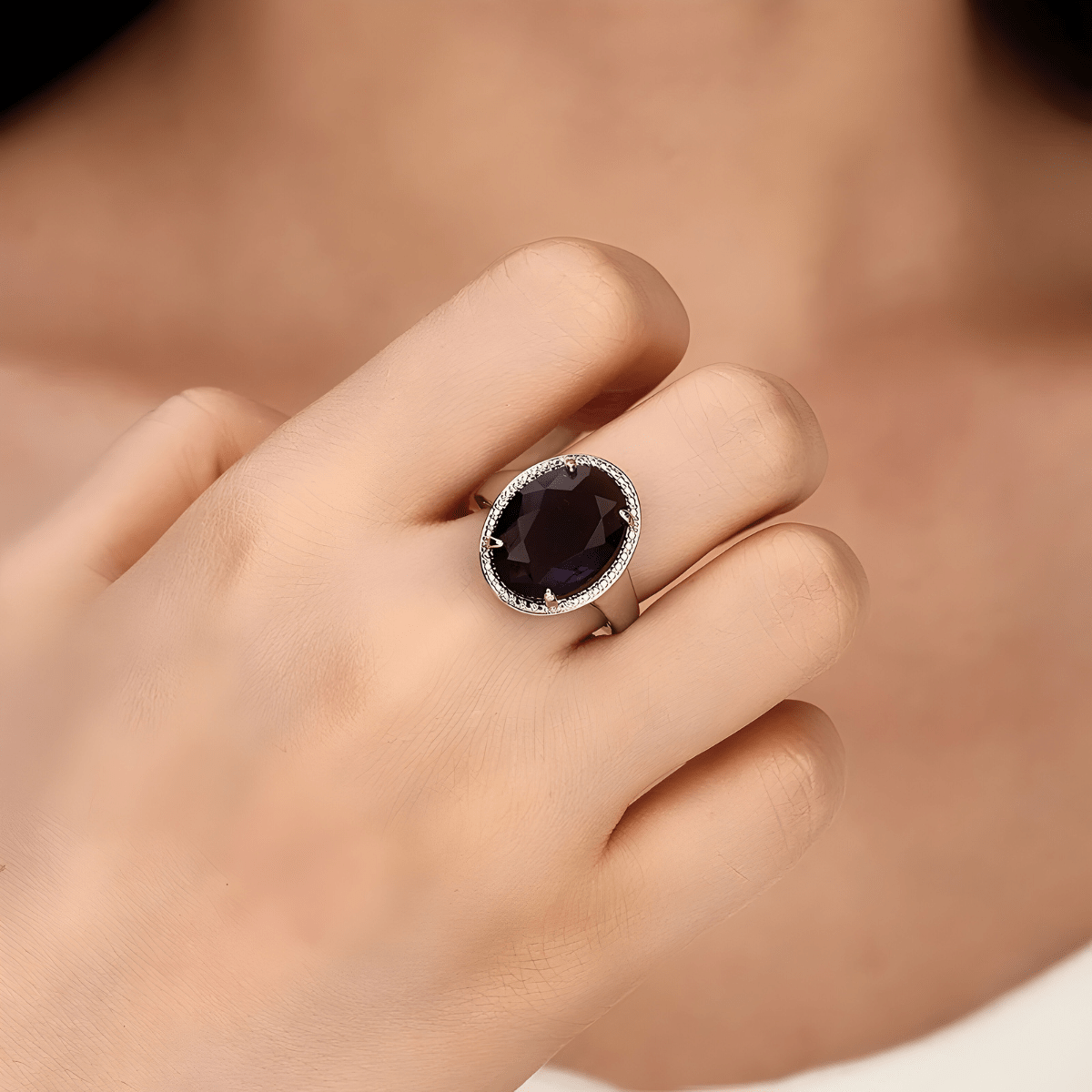 Bague améthyste diamant avec pierre ovale et halo pavé en argent