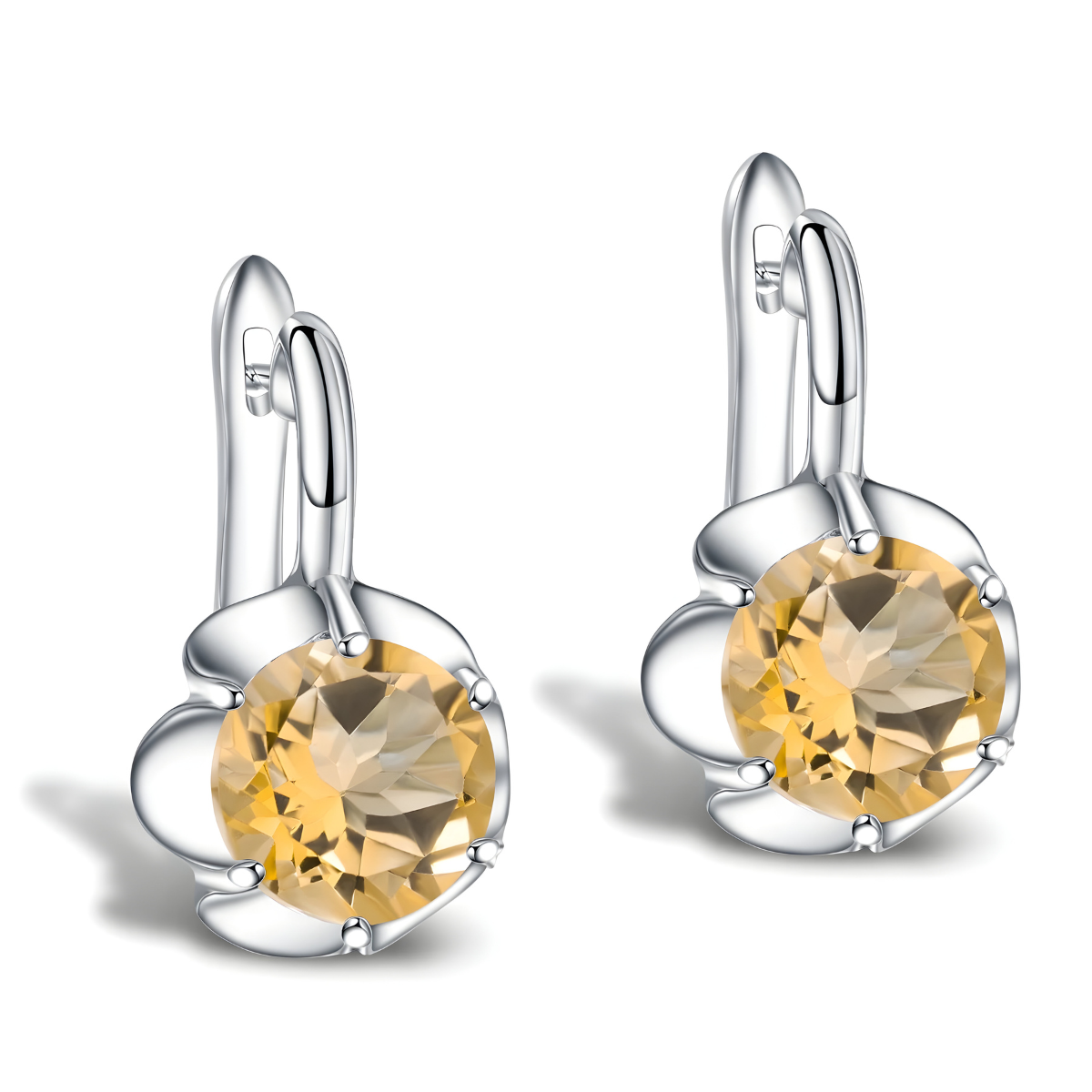 Boucles d’oreilles en argent avec citrines rondes montées sur pétales stylisés, éclat doré et allure florale délicate