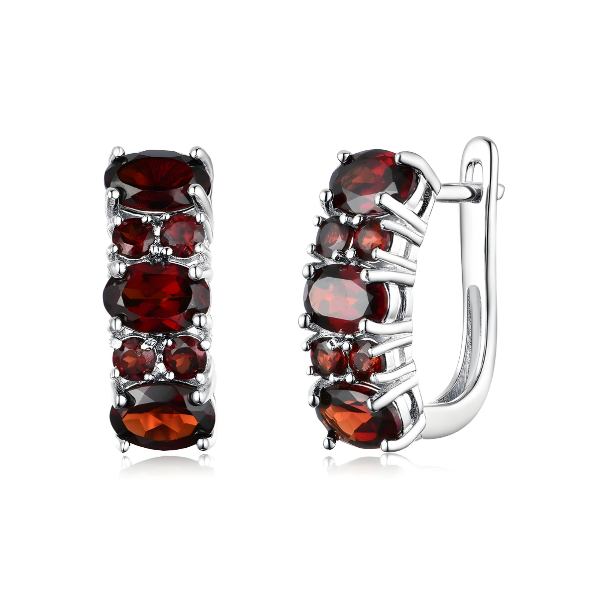 Boucles d’oreilles créoles serties de multiples grenats ovales et ronds, monture argentée éclatante, pour un style élégant et passionné