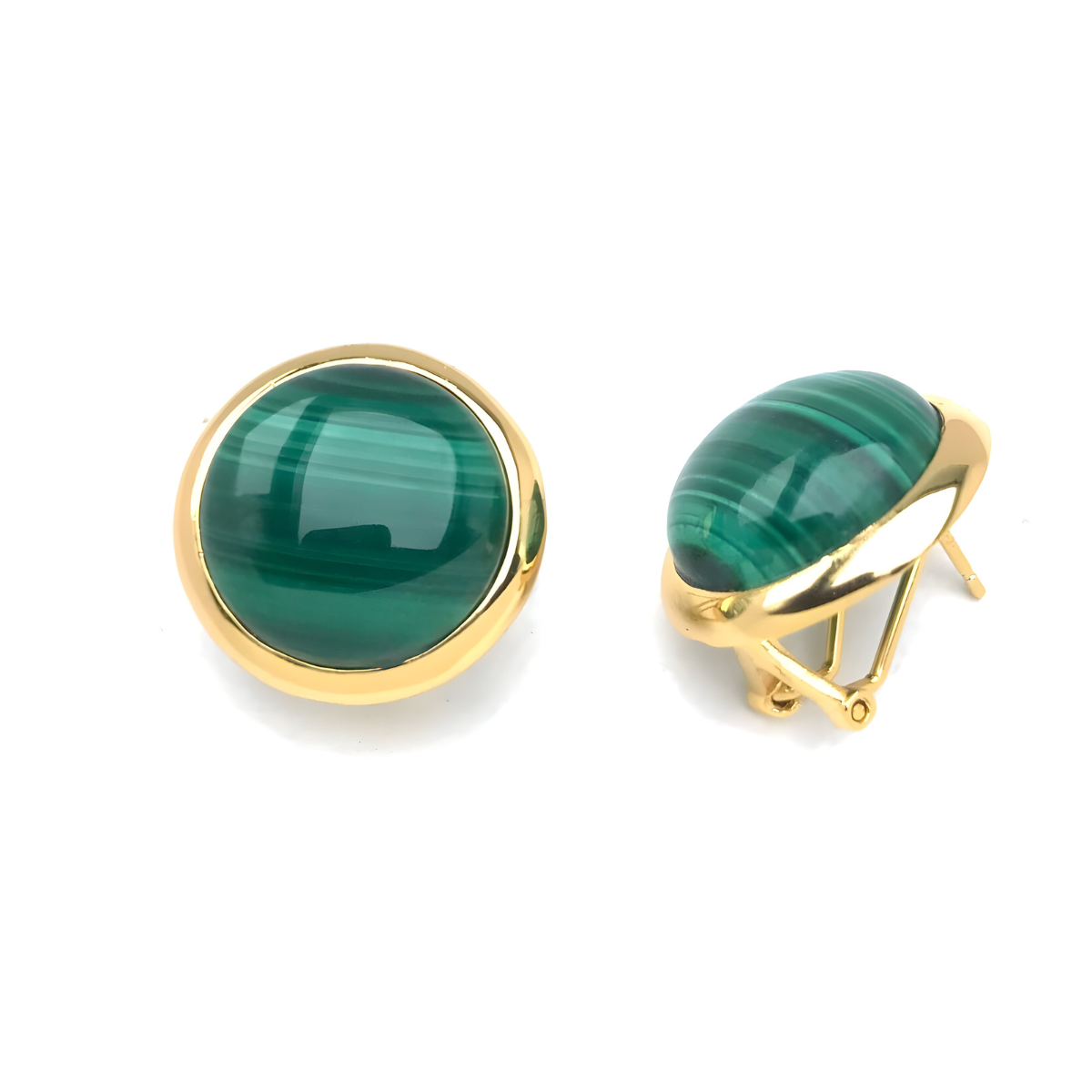Boucles d’oreilles malachite avec pierre ronde bombée verte à motifs rayés sertie sur monture dorée à clip