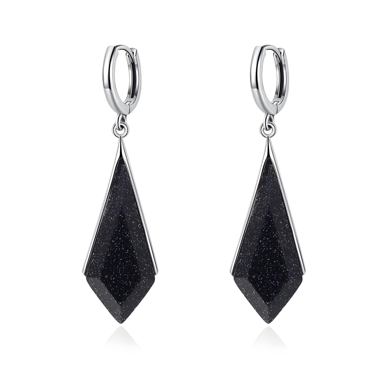 Boucles d’oreilles obsidienne pendantes avec pierre noire taillée en losange allongé sertie sur monture argentée lisse