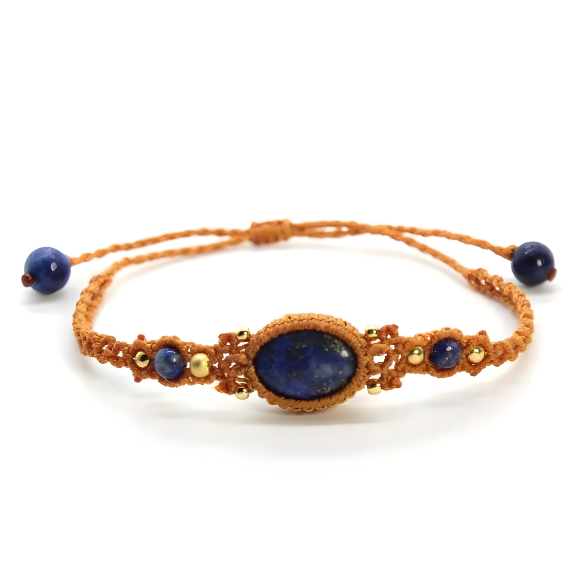 bracelet macramé marron avec pierre centrale lapis lazuli et perles dorées