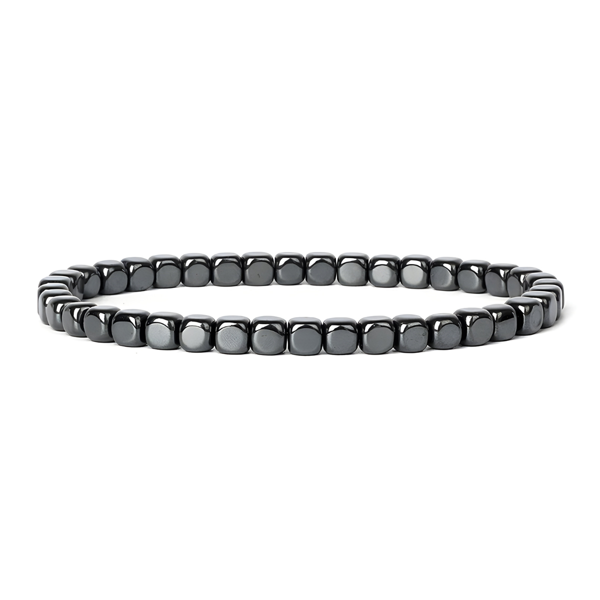 bracelet hématite composé de perles carrées aux angles arrondis gris foncé brillant montées sur un fil élastique discret