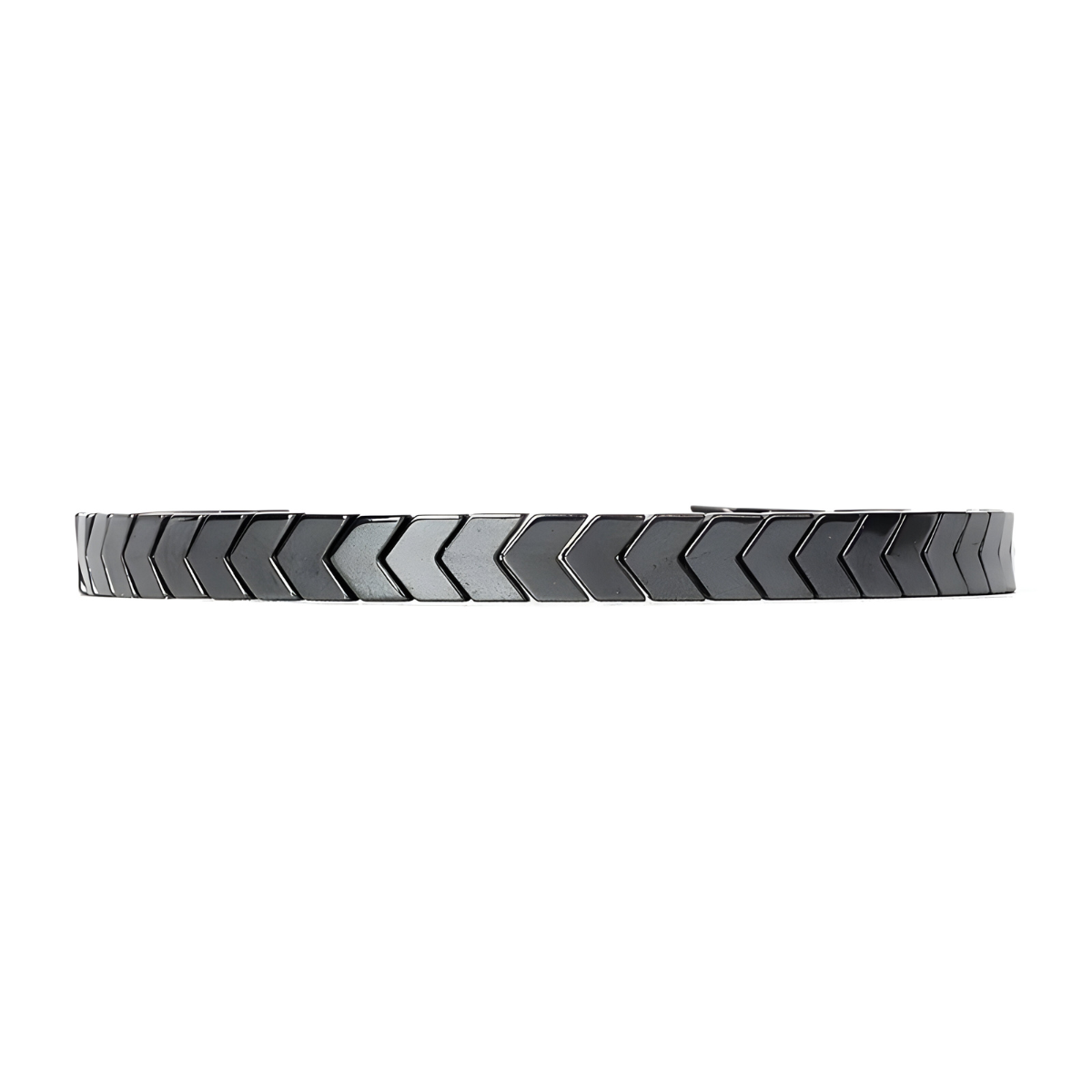 bracelet hématite avec perles plates rectangulaires noir brillant montées en cercle sur un fil élastique discret