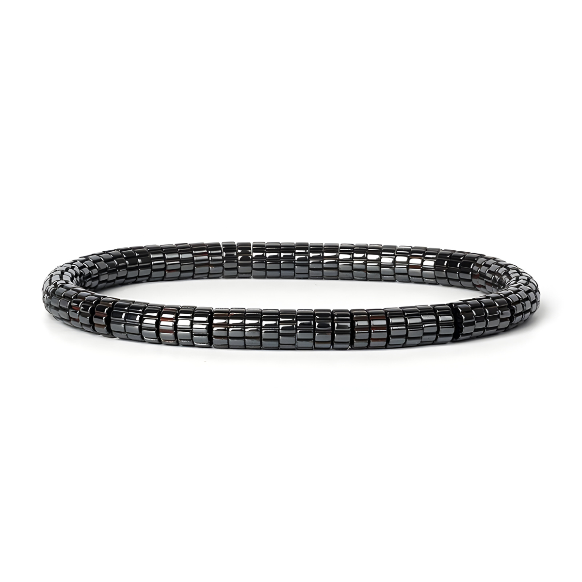 bracelet hématite avec fines perles carrées en enfilade sur deux rangées en finition noir métallique