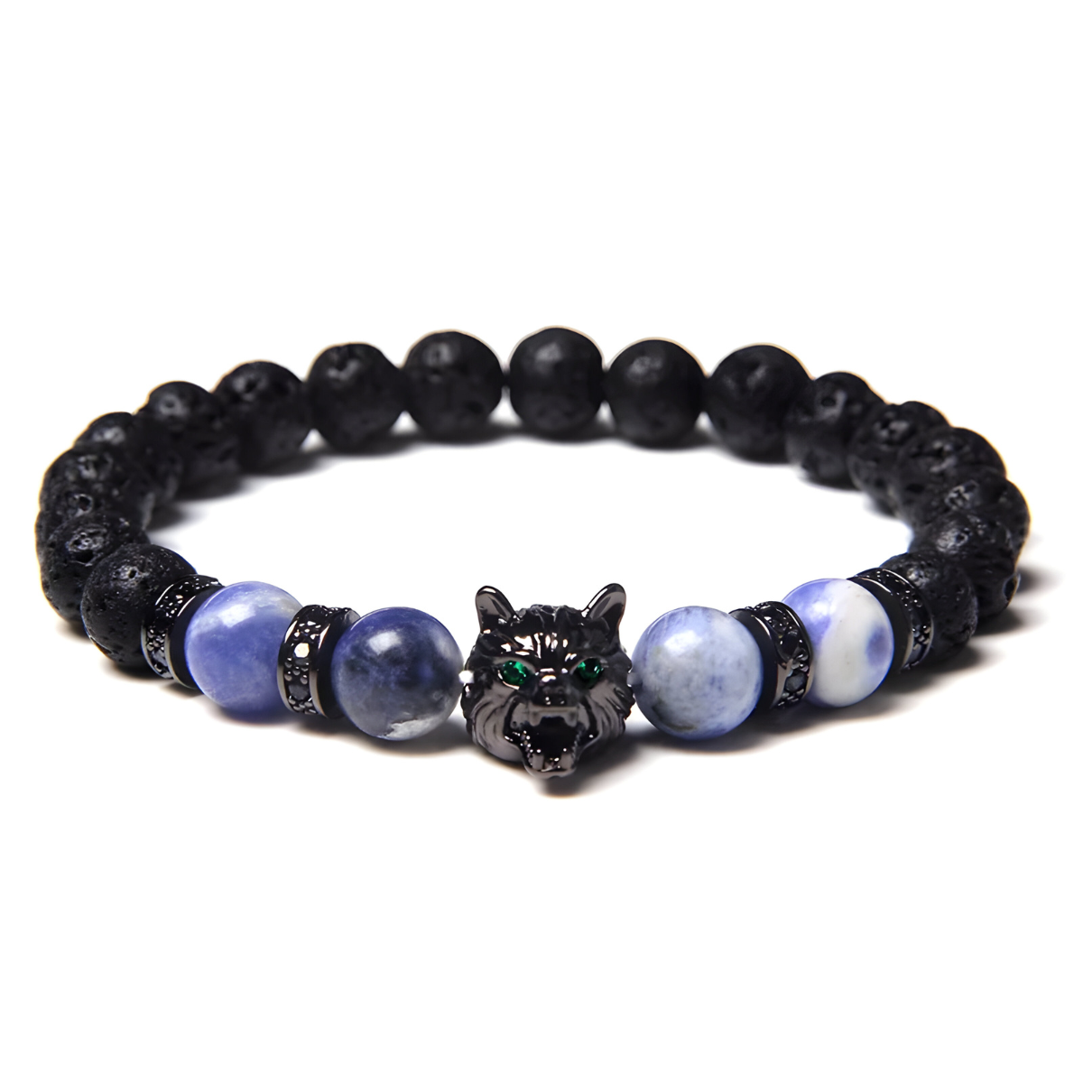 bracelet sodalite avec perles noires effet pierre de lave, perles bleu marbré et tête de loup noire aux yeux verts placée au centre
