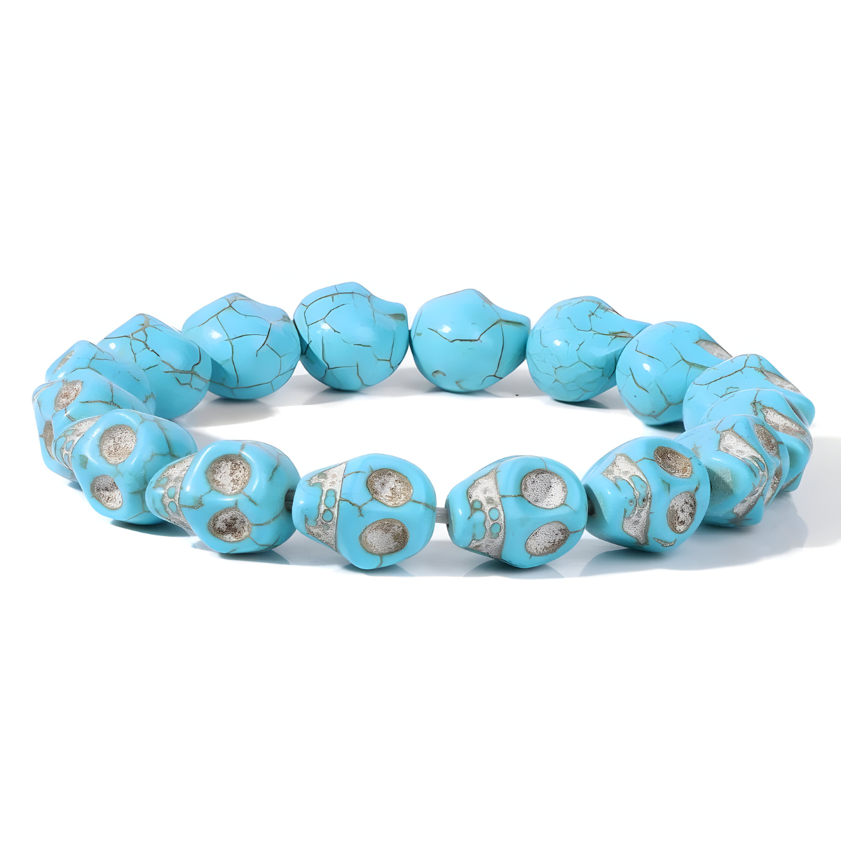 bracelet turquoise composé de perles sculptées en forme de crâne bleu clair avec détails gravés et effet marbré gris clair