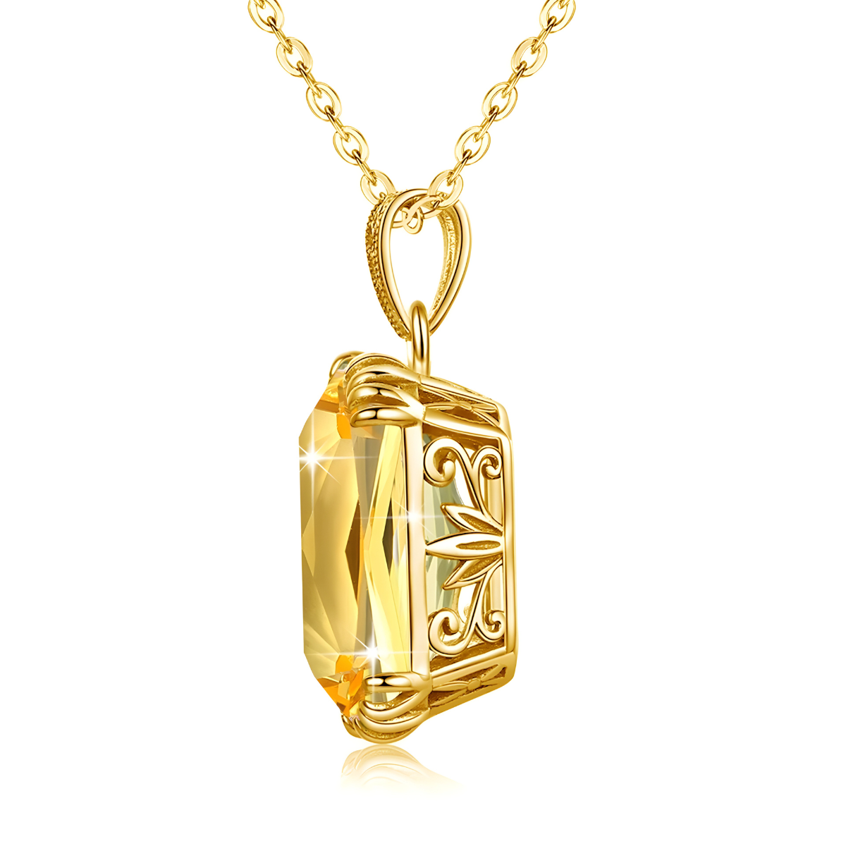 Une fine chaîne dorée porte un pendentif rond en citrine naturelle facettée entouré d’un halo de petits zircons blancs, collier Citrine