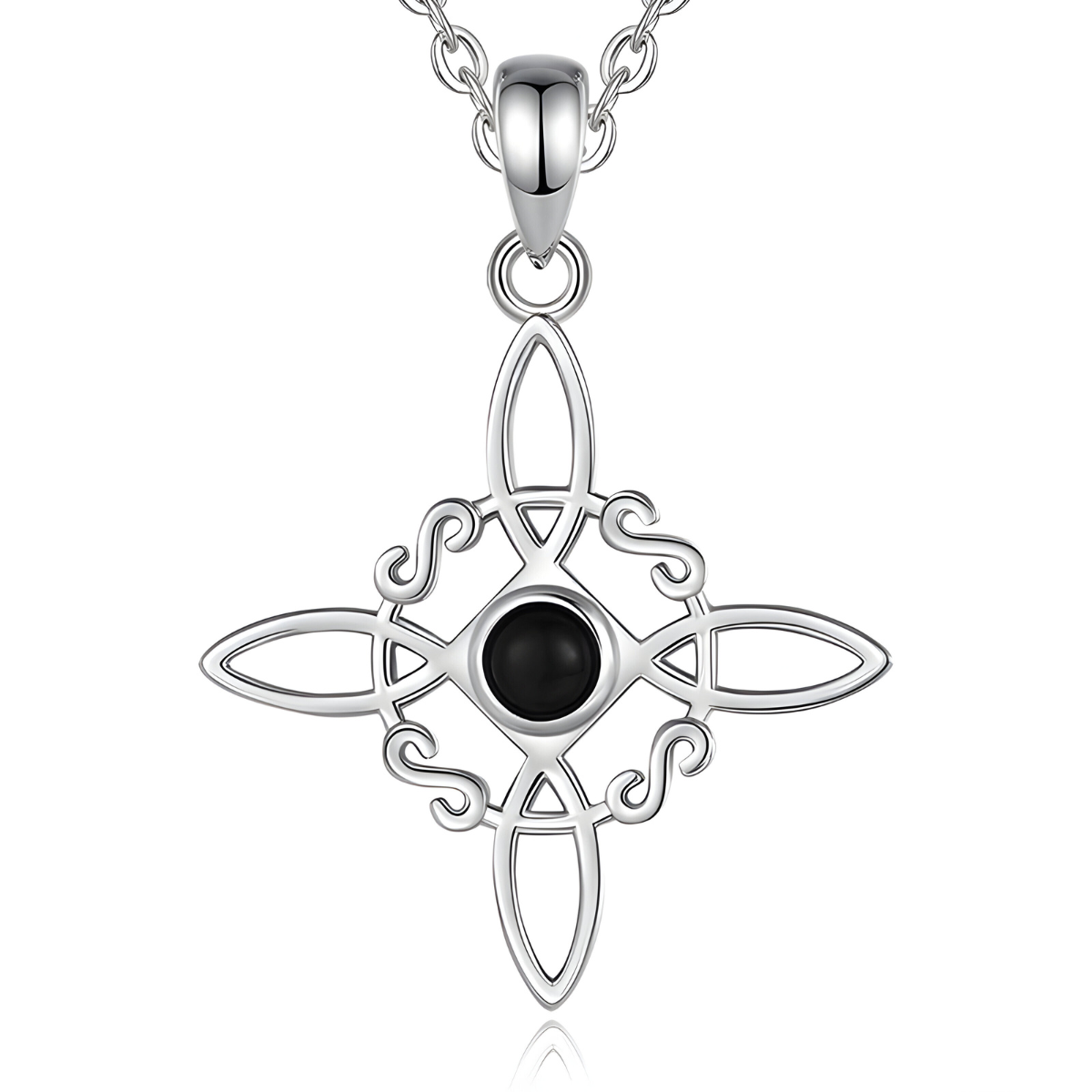 Collier obsidienne avec pendentif en croix ornée de motifs entrelacés et pierre noire ronde centrée dans une monture argentée ajourée