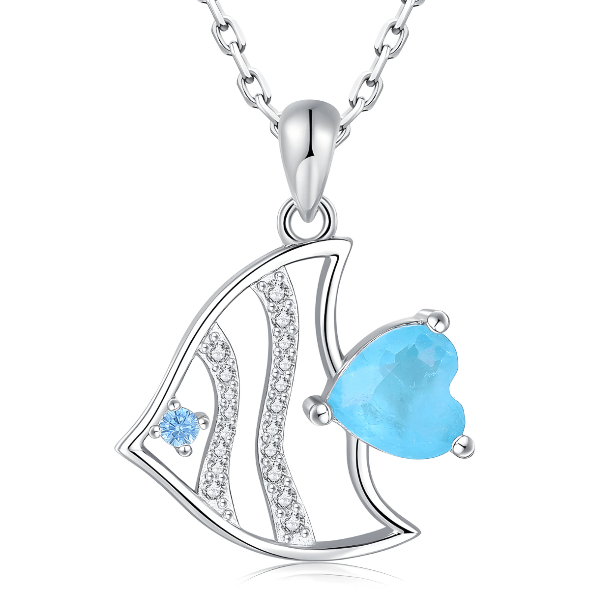 Collier Turquoise Corail en argent représentant un poisson, décoré d’une pierre turquoise en forme de cœur et de cristaux blancs et bleus.
