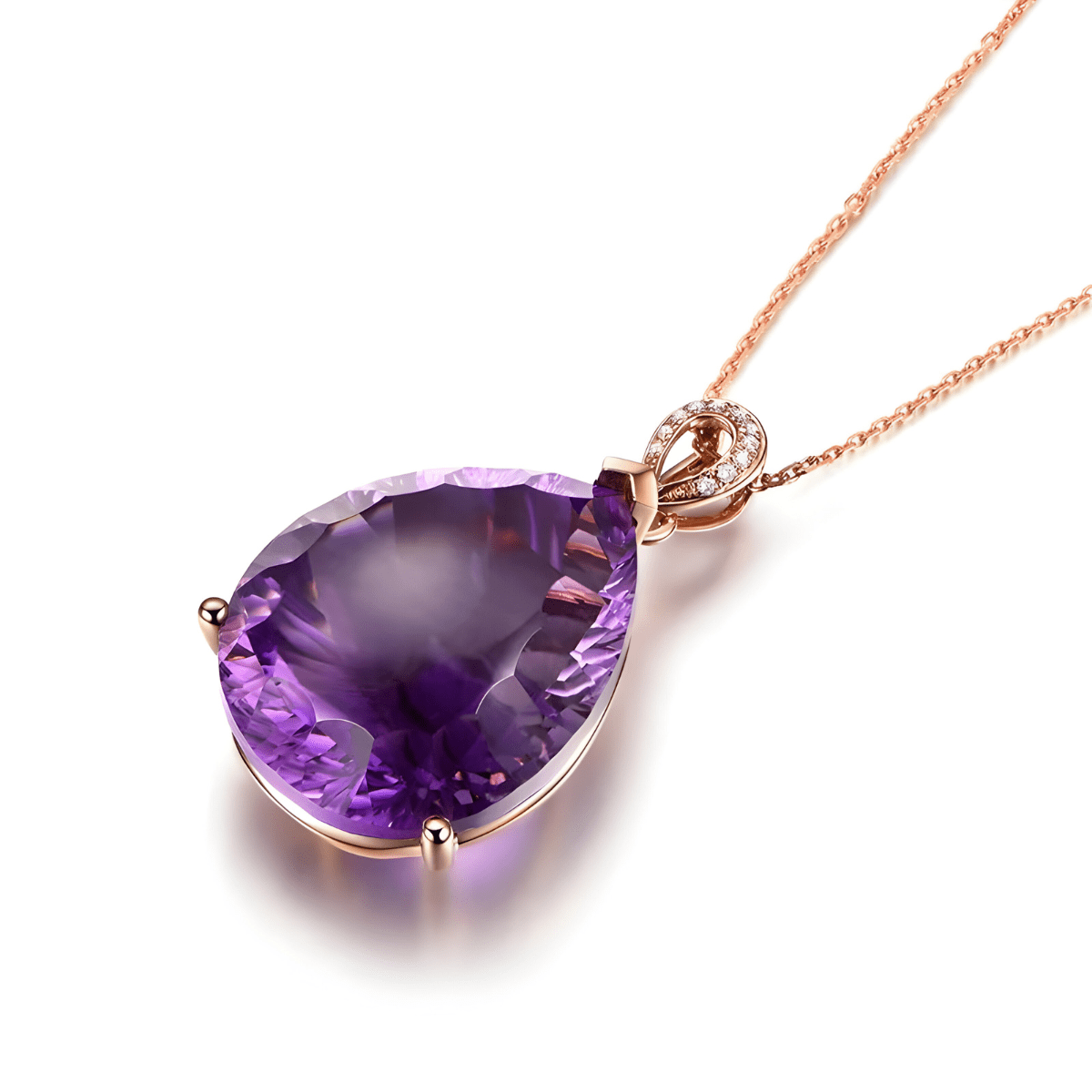 Collier améthyste or rose avec pendentif goutte taillée en pierre violette monté sur bélière ornée de petits zircons