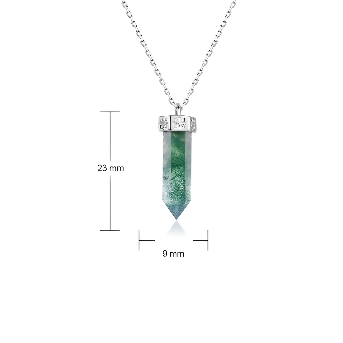 Collier malachite avec pendentif pointe hexagonale de 23 mm sur 9 mm monté sur chaîne argentée
