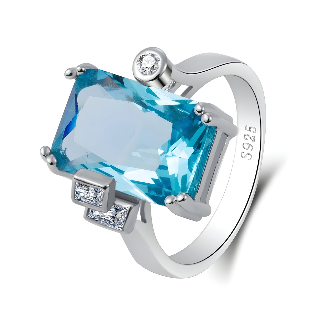 bague aigue marine rectangulaire en argent avec grande pierre bleue facettée et détails de petites pierres blanches