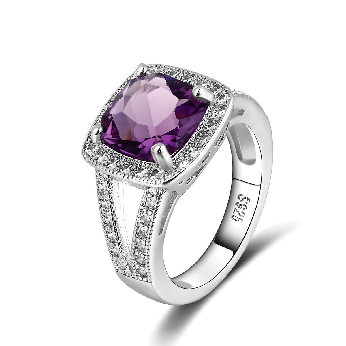 bague améthyste argent avec pierre carrée violette facettée sertie sur monture en argent ornée de petits oxydes de zirconium