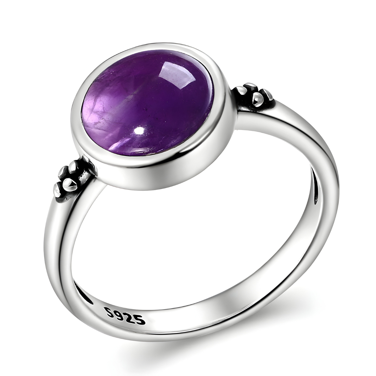 bague améthyste argent avec pierre ovale violette lisse en cabochon montée sur anneau fin poinçonné 925