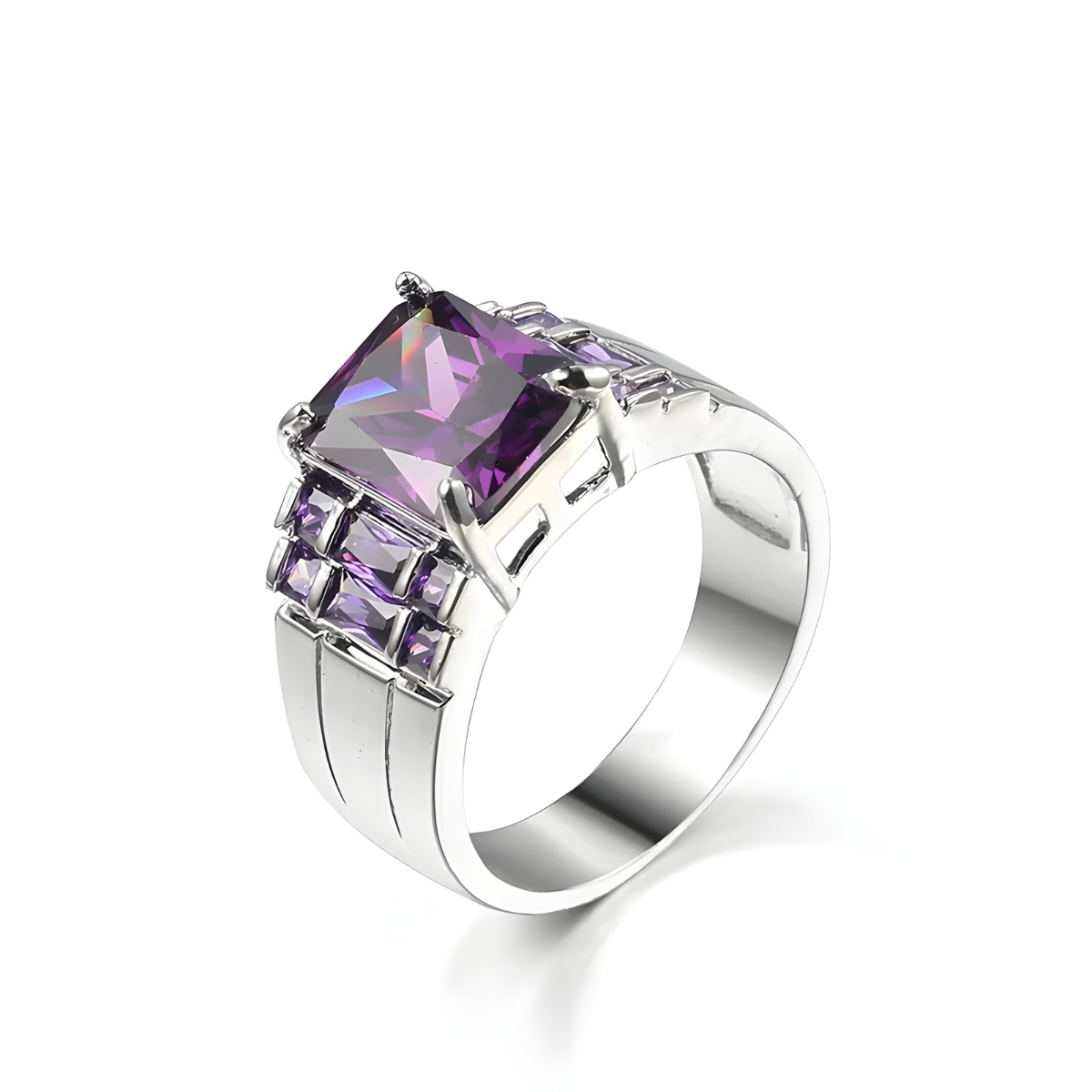 bague améthyste argent avec pierre carrée facettée violette et petits carrés latéraux sertis sur large anneau argenté