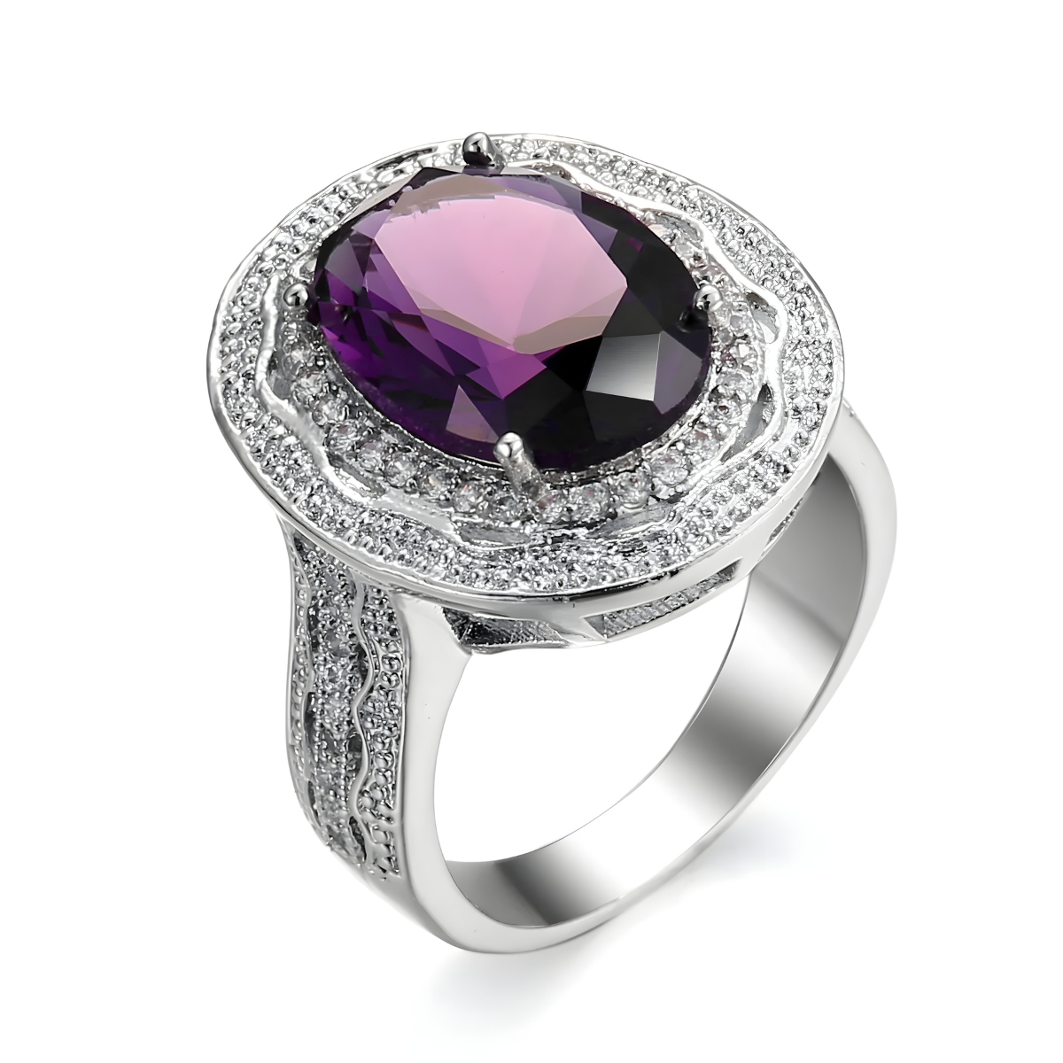 bague améthyste argent avec pierre ovale violette entourée d’oxydes blancs sur large monture gravée en argent