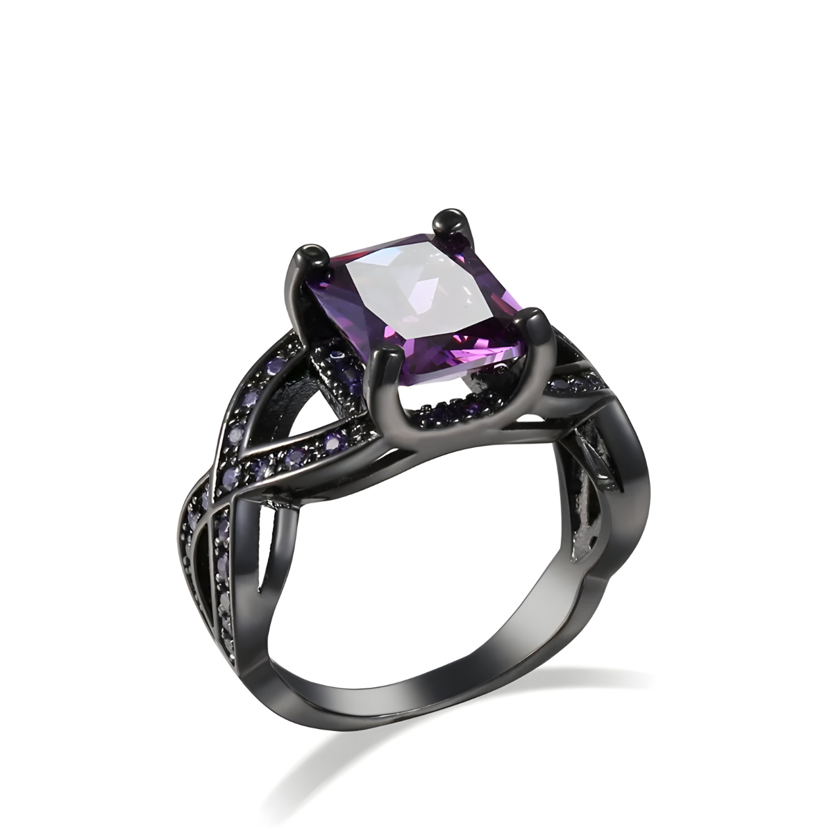 bague améthyste moderne avec pierre carrée violette sertie sur monture noire entrelacée ornée de petits cristaux foncés