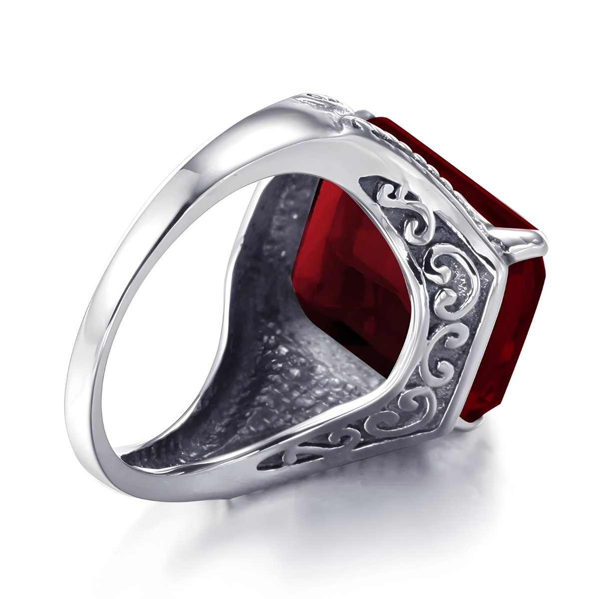 bague grenat argent rectangulaire avec pierre rouge et motifs floraux en relief