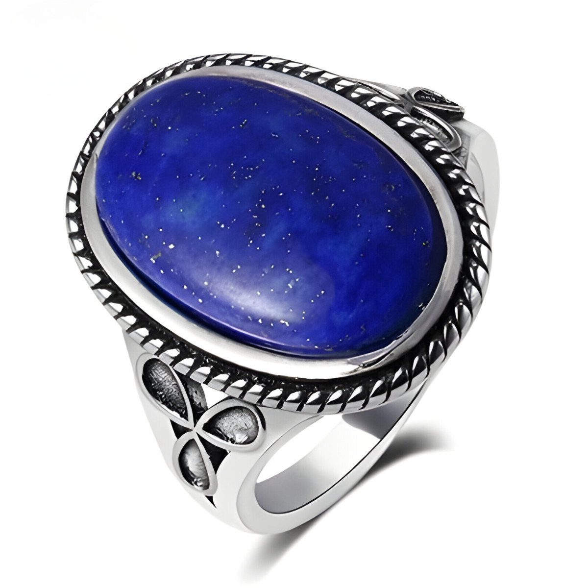 bague lapis lazuli argent avec pierre ovale bleu profond incrustée d’inclusions dorées et monture décorée de motifs floraux gravés