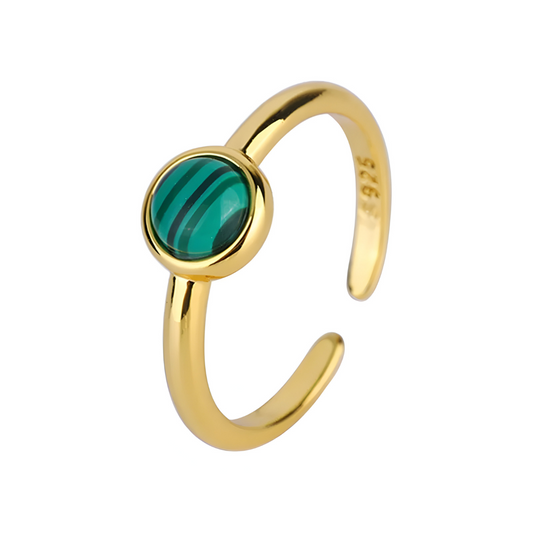 bague malachite ronde montée sur anneau doré fin et ouvert