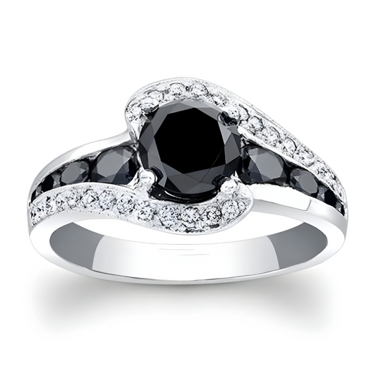 bague obsidienne avec pierre noire ronde facettée sertie entre deux rangées de petits oxydes blancs et noirs sur monture argentée