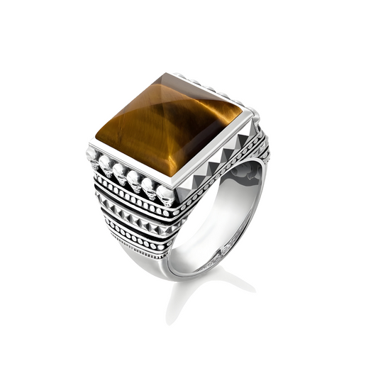 Bague oeil de tigre en argent avec pierre carrée bombée marron doré sertie sur un anneau large décoré de motifs géométriques en relief