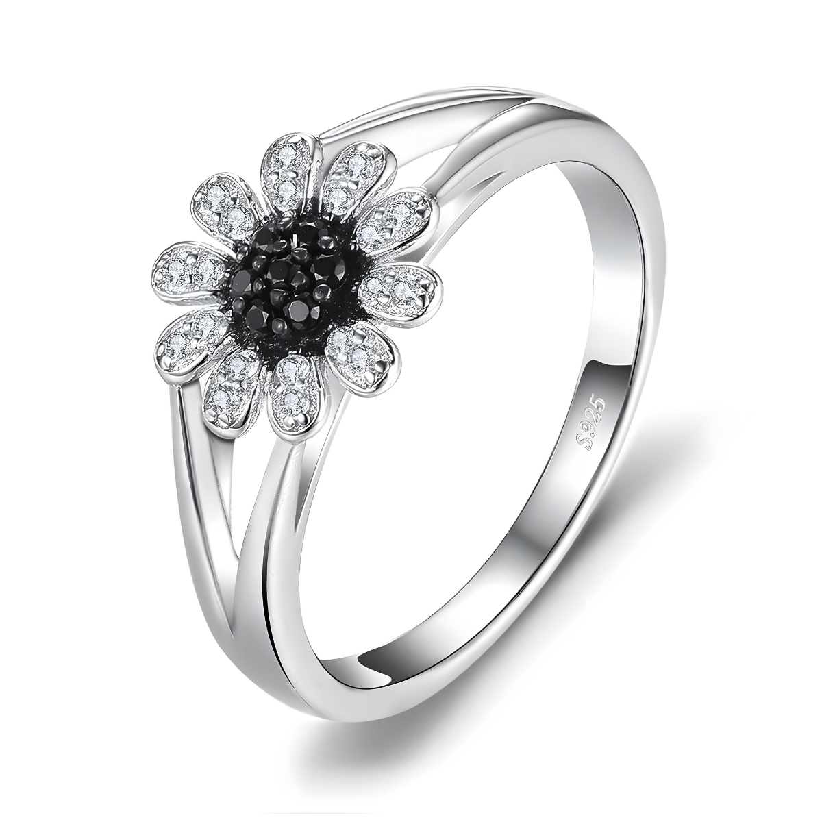 bague onyx argent avec motif fleur sertie de pierres noires au centre et pétales ornés de petits oxydes sur anneau argenté fin et croisé