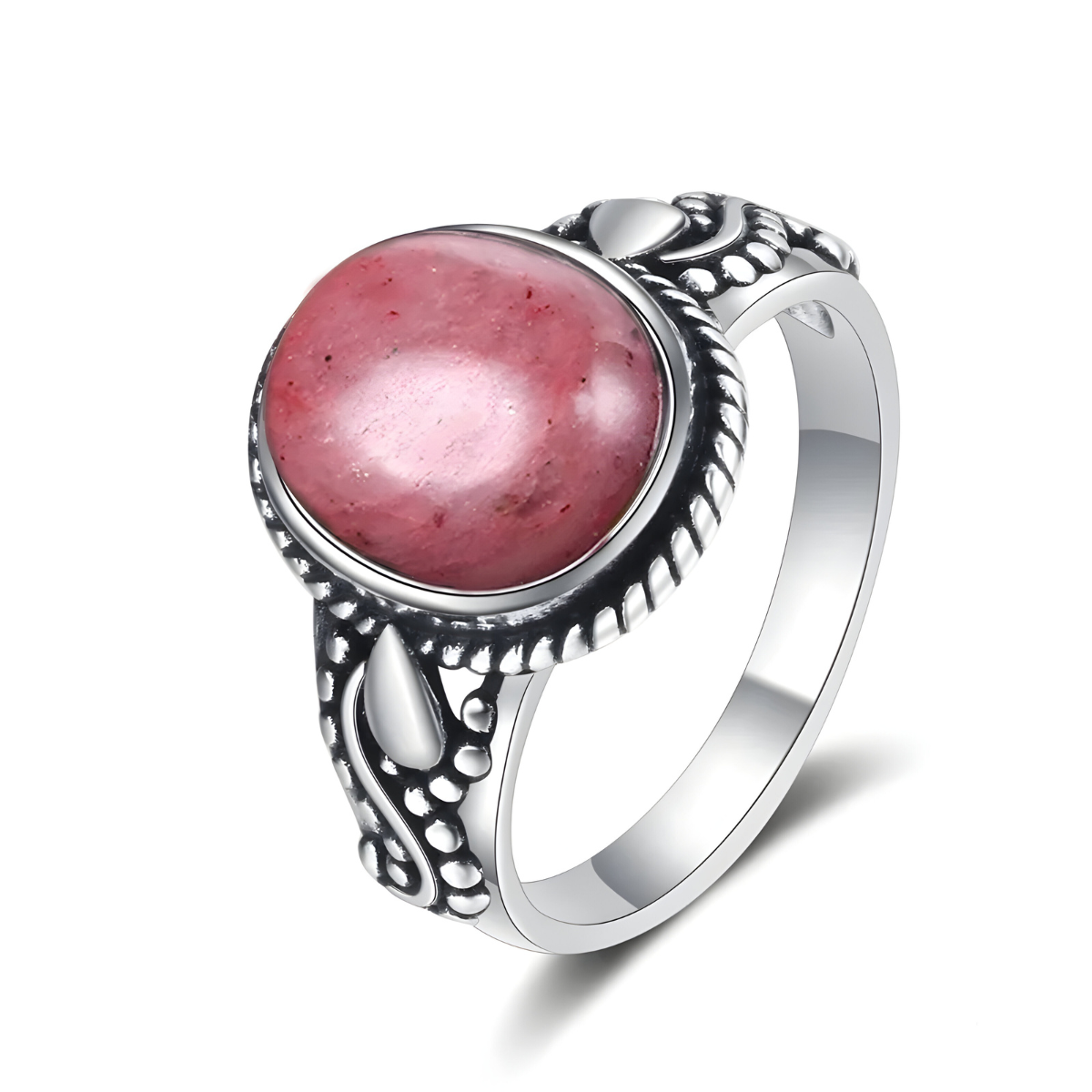Bague rhodochrosite ronde rose sertie sur anneau argenté avec monture décorée de motifs perlés et en goutte