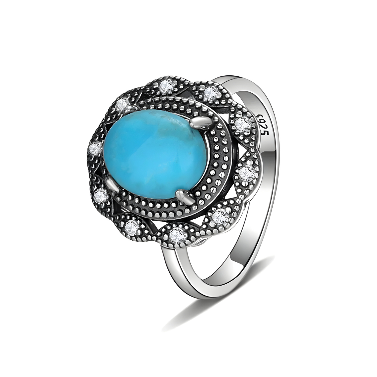 Bague turquoise vintage en argent 925 avec pierre ovale bleu ciel sertie au centre d’un motif rond orné de petits cristaux et détails perlés