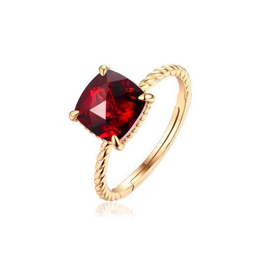 bague grenat or avec pierre carrée rouge facettée montée sur un anneau doré torsadé