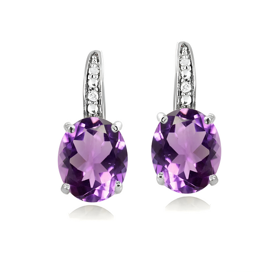 Boucles d’oreilles améthyste ovales facettées montées sur griffes avec tige argentée sertie de petits cristaux blancs