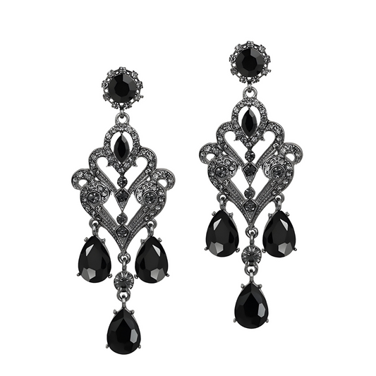 Des boucles d’oreilles Obsidienne de style baroque, ornées de pierres noires facettées et de pendentifs en forme de goutte