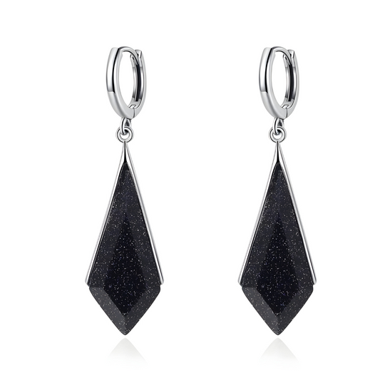 Boucles d’oreilles obsidienne pendantes avec pierre noire taillée en losange allongé sertie sur monture argentée lisse