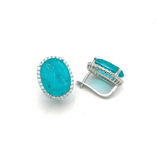 Boucles d’oreilles Turquoise pendentantes en argent 925 ornées de pierre naturelle turquoise bleu clair facettée en goutte sertie trois griffes sur monture ajourée style vintage