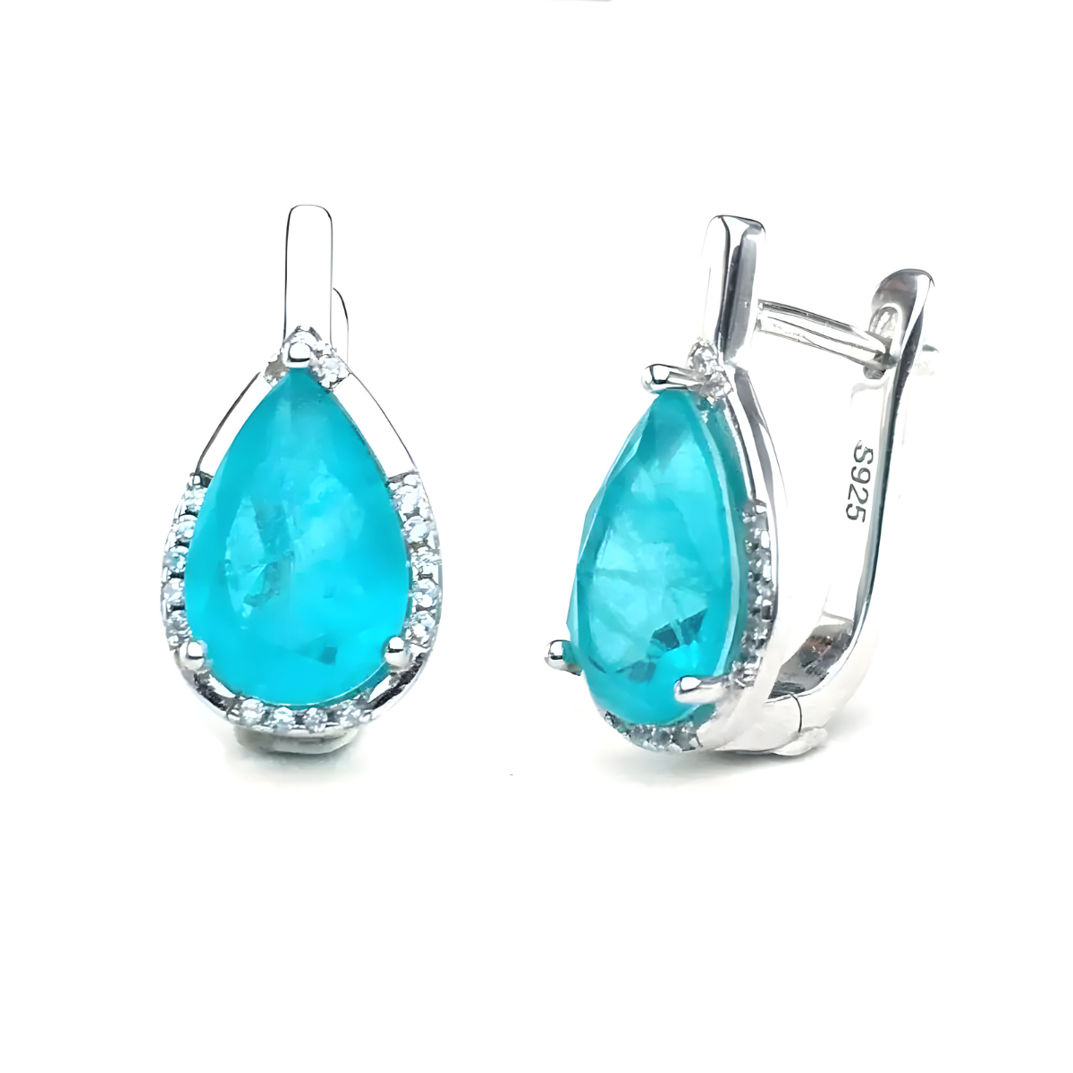 Boucles d’oreilles Tourmaline pendentantes en argent 925 avec pierre naturelle tourmaline bleu-vert facettée en goutte sertie trois griffes sur monture ajourée