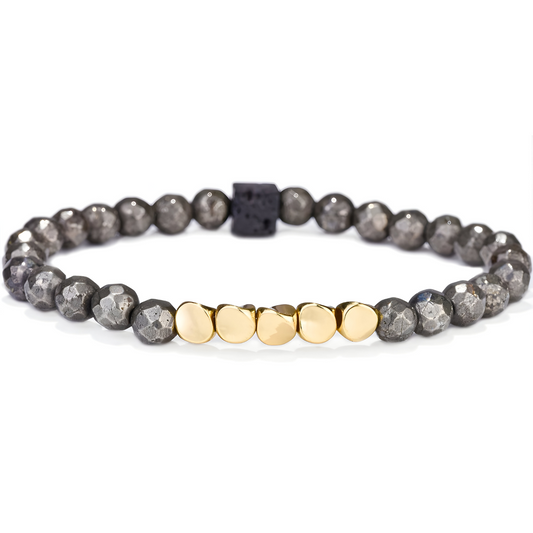 bracelet pyrite avec perles facettées gris métal et sept perles dorées lisses placées au centre sur un fil élastique discret
