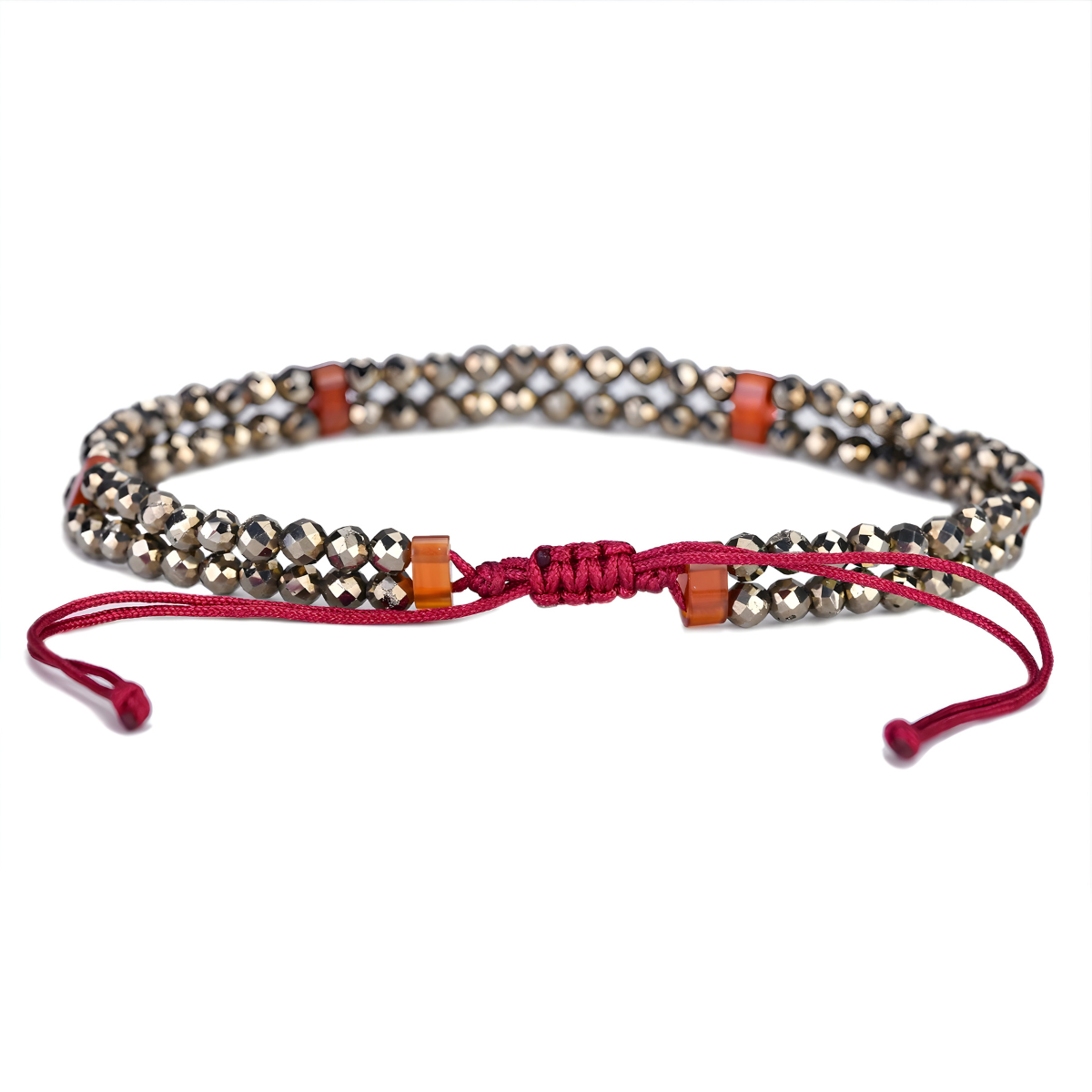 bracelet pyrite tressé avec petites perles facettées dorées, séparateurs orange translucide et cordon rouge à nœud coulissant