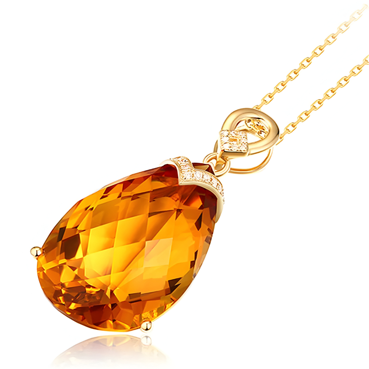 Une chaîne fine dorée porte un pendentif goutte en citrine naturelle facettée, collier Citrine serti dans un motif en V orné de petits zircons