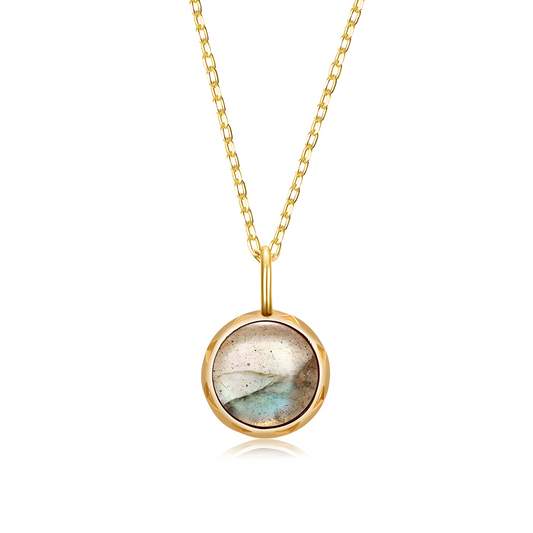 Collier Labradorite Or pendentif rond en labradorite bleu‑vert aux reflets irisés, serti dans une monture dorée octogonale, suspendu à une fine chaîne dorée